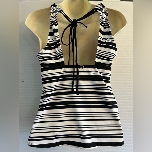 Jantzen tankini swim suit top with scoop neck & H back straps. Sz 6. M18 - Picture 4 of 10
